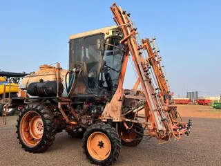 PULVERIZADOR JACTO SPECIAL ADVANCE 2000 MONTADO TRATOR FORD 6610 — leilão em Alegrete/RS (foto 5)