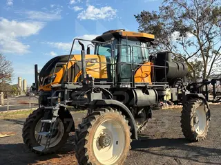 PULVERIZADOR VALTRA BS 2225H ANO 2021 — leilão em Torre de Pedra/SP