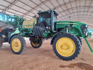 PULVERIZADOR JOHN DEERE 4730 — leilão em Castanheiras/RO