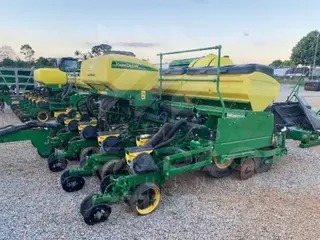 PLANTADEIRA JOHN DEERE 2122 ANO 2022 C/ MICRON — leilão em Terra Nova do Norte/MT