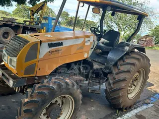 TRATOR VALTRA A950 — leilão em Cotia/SP