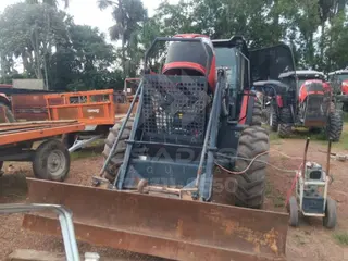 TRATOR MASSEY FERGUSON MF 5710 + FRONTAL BALDAN PDM — leilão em Curuá/PA