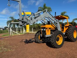 TRATOR VALMET 138 COM PLAINA DIANTEIRA COM CONCHA — leilão em Alegrete/RS
