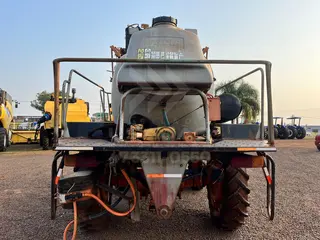 PULVERIZADOR JACTO SPECIAL ADVANCE 2000 MONTADO TRATOR FORD 6610 — leilão em Alegrete/RS (foto 7)