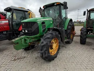 TRATOR JOHN DEERE 6145J FILIPADO ANO 2010 — leilão em Sede Nova/RS
